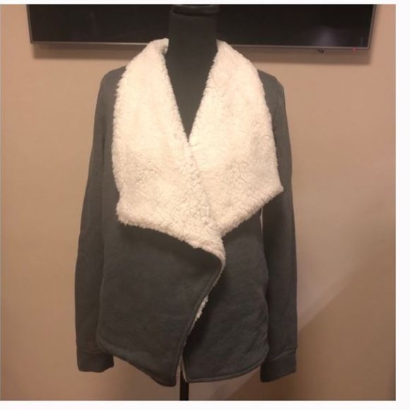 Abercrombie & Fitch Tops - Abercrombie & Fitch sherpa lined open cardigan